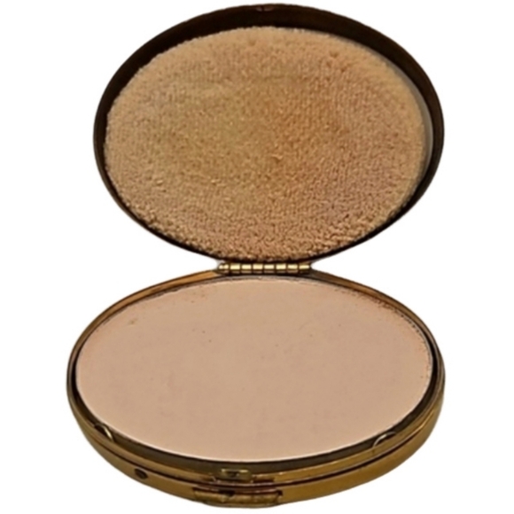 vintage Germaine Monteil goldtone oval compact with raised filigree design - Picture 7 of 8